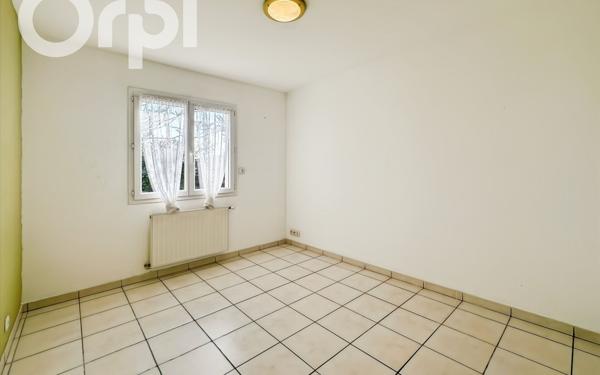 Maison à louer    4 pièces •  Saint-Étienne-de-Fontbellon