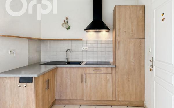 Maison à louer    4 pièces •  Saint-Étienne-de-Fontbellon