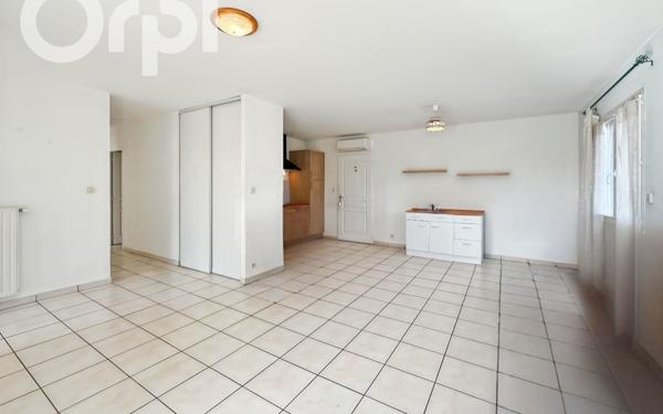 Maison à louer    4 pièces •  Saint-Étienne-de-Fontbellon