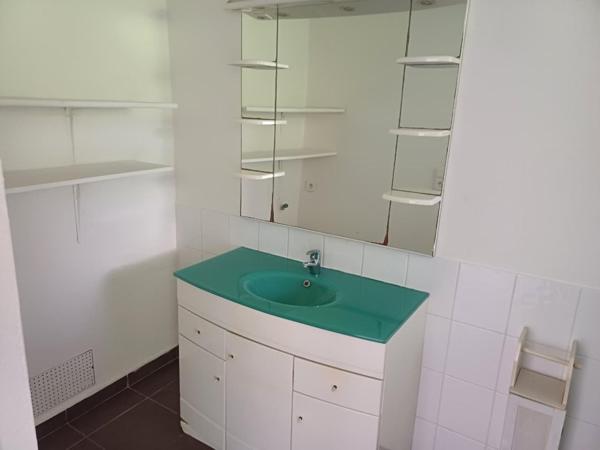 Une petite villa au bord de l'eau