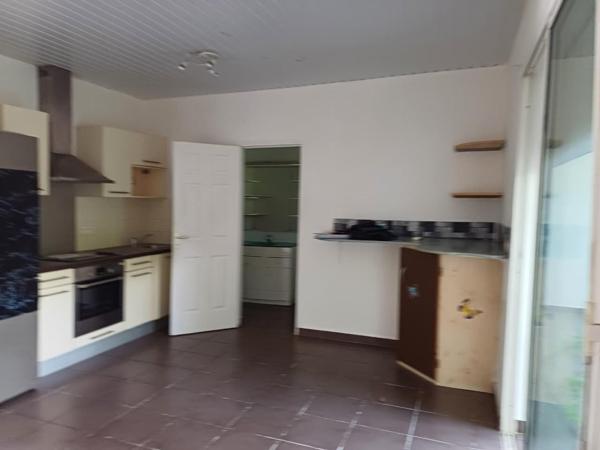 Une petite villa au bord de l'eau