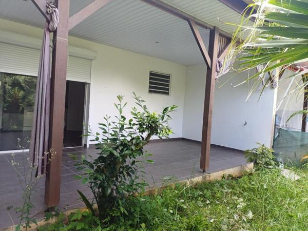 Une petite villa au bord de l'eau