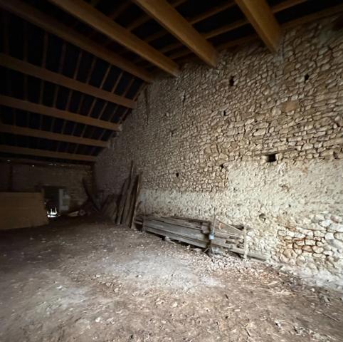 Mornac. Grange avec stationnement