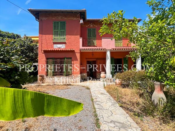 Rare opportunité à Saint-Laurent-du-Var ! Maison de ville à rénover avec jardin et garage