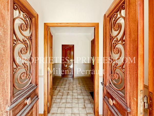 Rare opportunité à Saint-Laurent-du-Var ! Maison de ville à rénover avec jardin et garage