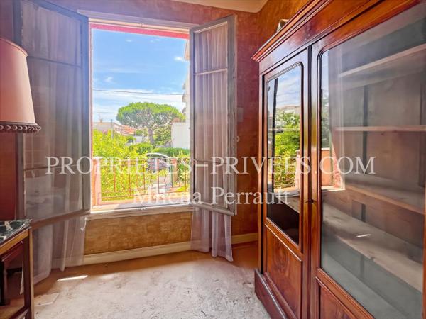 Rare opportunité à Saint-Laurent-du-Var ! Maison de ville à rénover avec jardin et garage