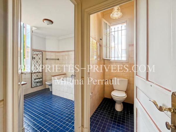 Rare opportunité à Saint-Laurent-du-Var ! Maison de ville à rénover avec jardin et garage