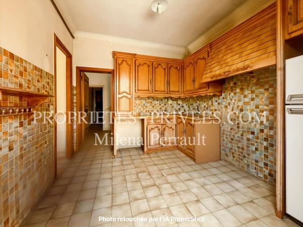 Rare opportunité à Saint-Laurent-du-Var ! Maison de ville à rénover avec jardin et garage