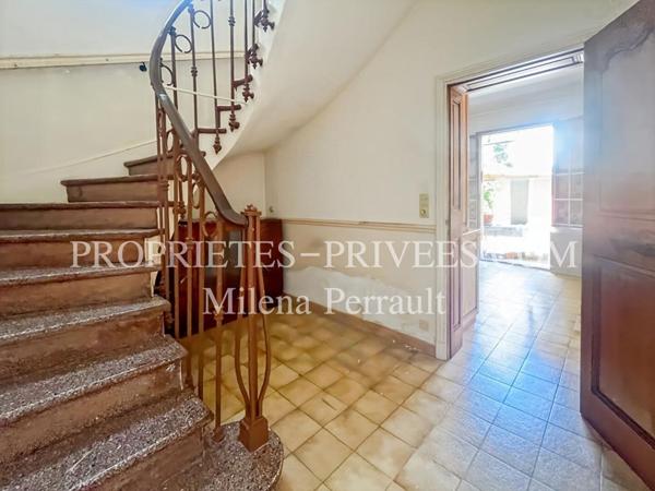 Rare opportunité à Saint-Laurent-du-Var ! Maison de ville à rénover avec jardin et garage