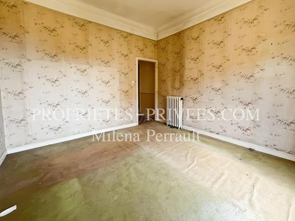 Rare opportunité à Saint-Laurent-du-Var ! Maison de ville à rénover avec jardin et garage