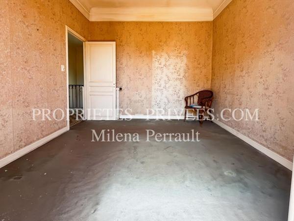 Rare opportunité à Saint-Laurent-du-Var ! Maison de ville à rénover avec jardin et garage