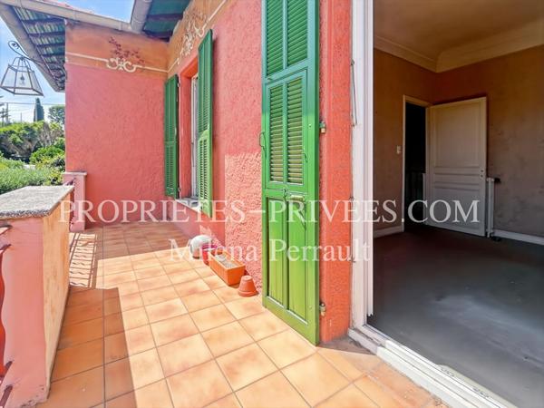 Rare opportunité à Saint-Laurent-du-Var ! Maison de ville à rénover avec jardin et garage