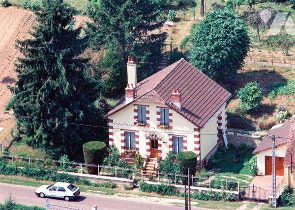 Maison d'habitation comprenant une entrée, une chambre, un salon-salle à manger, une cuisine do...
