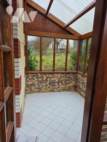 Maison d'habitation comprenant une entrée, une chambre, un salon-salle à manger, une cuisine do...