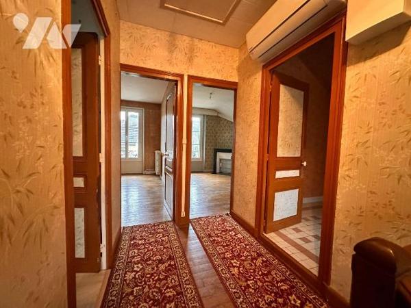 Maison d'habitation comprenant une entrée, une chambre, un salon-salle à manger, une cuisine do...