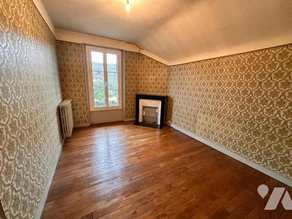 Maison d'habitation comprenant une entrée, une chambre, un salon-salle à manger, une cuisine do...