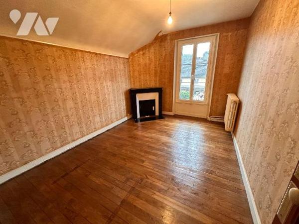 Maison d'habitation comprenant une entrée, une chambre, un salon-salle à manger, une cuisine do...