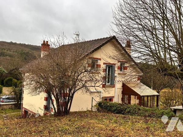 Maison d'habitation comprenant une entrée, une chambre, un salon-salle à manger, une cuisine do...