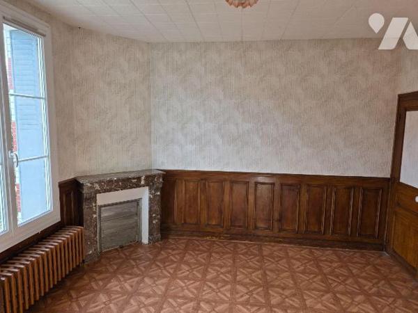 Maison d'habitation comprenant une entrée, une chambre, un salon-salle à manger, une cuisine do...