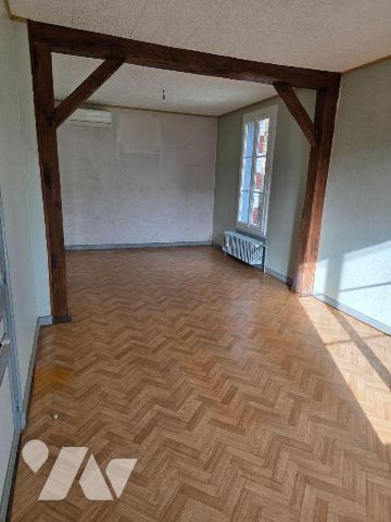 Maison d'habitation comprenant une entrée, une chambre, un salon-salle à manger, une cuisine do...