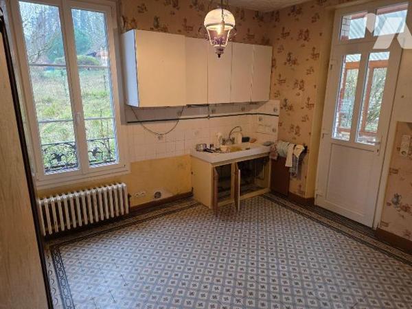 Maison d'habitation comprenant une entrée, une chambre, un salon-salle à manger, une cuisine do...