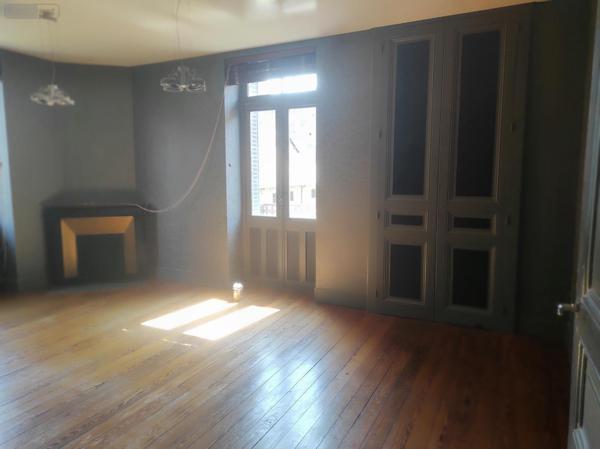 Bureaux à louer à Bourg-en-Bresse dans l'Ain (01000), ref : BUREAU A LOUER 1er étage   
Lycées