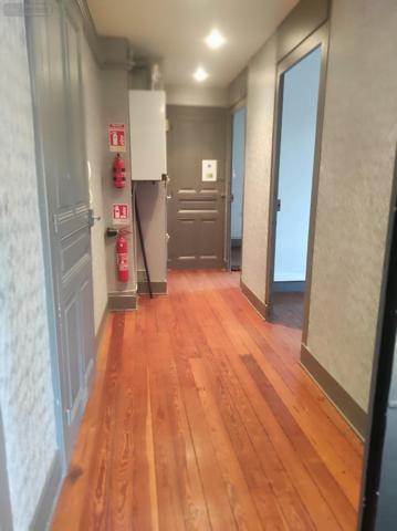 Bureaux à louer à Bourg-en-Bresse dans l'Ain (01000), ref : BUREAU A LOUER 1er étage   
Lycées