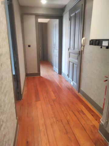 Bureaux à louer à Bourg-en-Bresse dans l'Ain (01000), ref : BUREAU A LOUER 1er étage   
Lycées