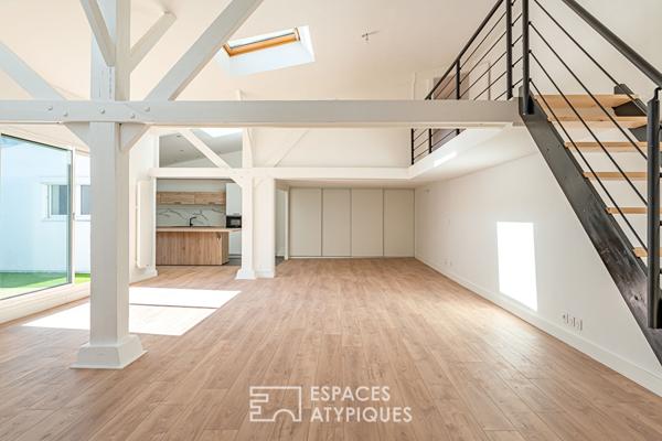 Loft entièrement rénové et son patio au coeur de Chaville