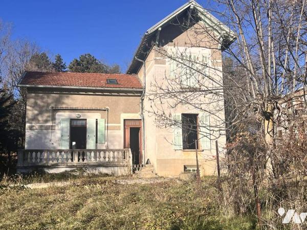 Villa des années 30 proche centre a rénover