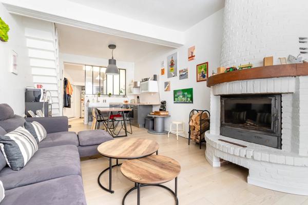 Maison
         5 pièces
        - 82 m² Exclusivité 279 000 € *