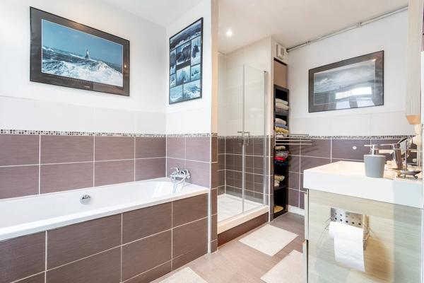 Maison
         5 pièces
        - 82 m² Exclusivité 279 000 € *