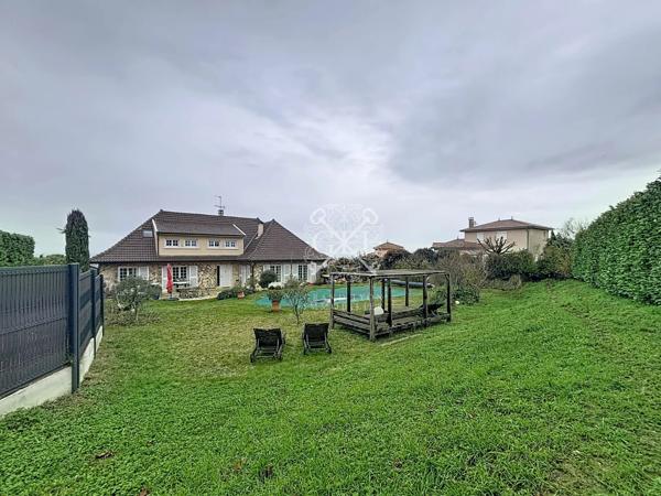 Maison d’exception meublée avec piscine – COMMUNAY