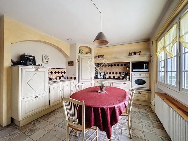 Maison d’exception meublée avec piscine – COMMUNAY