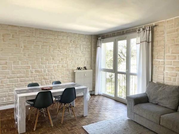 Vente                                                      Appartement
                        
                     4 pièces                      81 m2                     à Compiègne