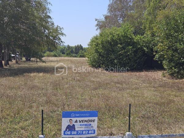 À découvrir à Pusey, ce terrain constructible d'une superficie de 3 348 m², offrant un bel espace pour concrétiser votre projet de construction.

Sa surface généreuse permet d'envisager différents projets et vous offre l'opportunité d'une construction à votre image en profitant d'un environnement agréable, tout en restant à proximité des commerces, services et principaux axes du secteur de Vesoul.

Les atouts :

Terrain constructible
Surface totale : 3 348 m²
Belle superficie offrant de nombreuses possibilités d'aménagement
Secteur recherché à proximité de Vesoul
Accès rapide aux commerces et services

Un terrain à découvrir pour imaginer votre future maison dans un secteur alliant espace, tranquillité et proximité des commodités.

Pour plus d'informations, connaître les caractéristiques précises du terrain ou organiser une visite, contactez-moi.

Olivier Bailly
Conseiller immobilier BSK