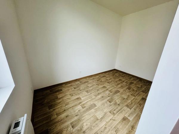 Location                                                      Appartement
                        
                     2 pièces                      38 m2                     à Saint-Quentin