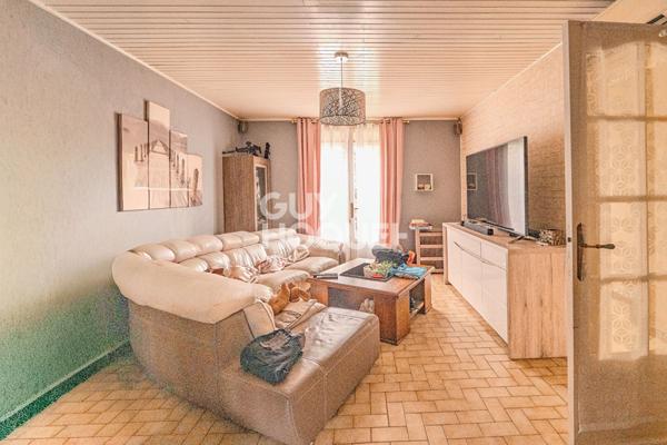 Plain-pied lumineux et fonctionnel avec vaste cave en carrière