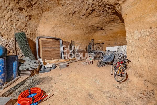 Plain-pied lumineux et fonctionnel avec vaste cave en carrière