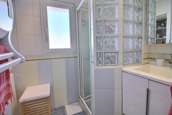 Appartement LYON 5 pieces avec balcon un garage et une cave