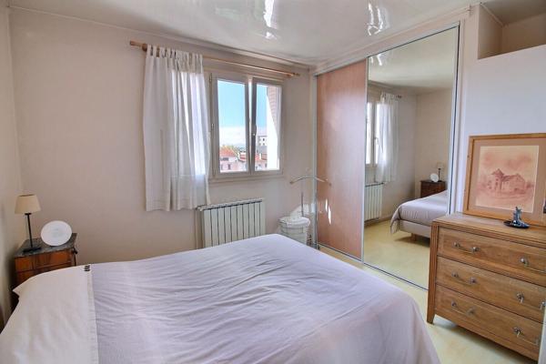 Appartement LYON 5 pieces avec balcon un garage et une cave