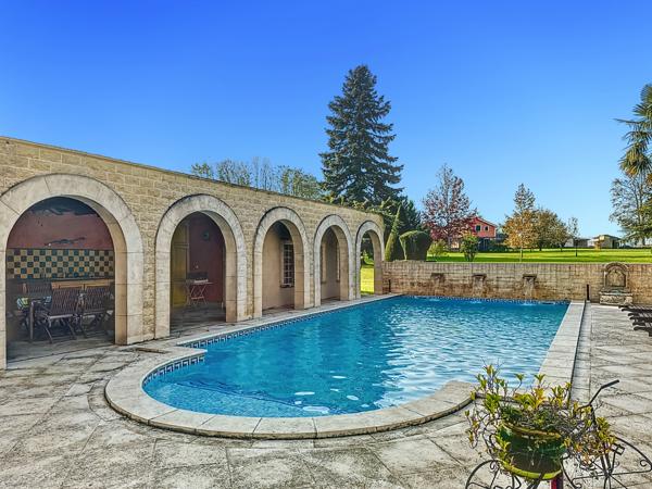 Quincieux (69650) Propriété 423m² hab terrain 5000m² piscine 7 chambres