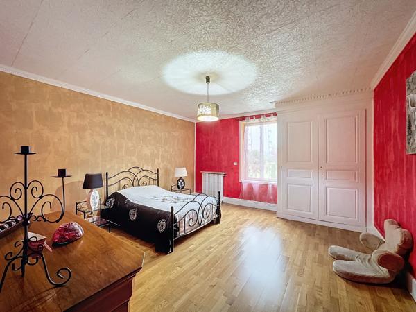 Quincieux (69650) Propriété 423m² hab terrain 5000m² piscine 7 chambres