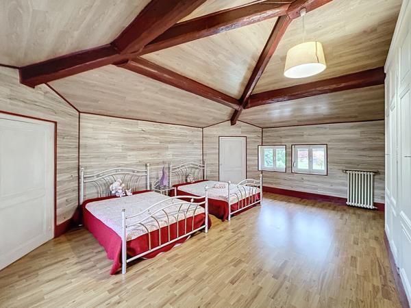 Quincieux (69650) Propriété 423m² hab terrain 5000m² piscine 7 chambres