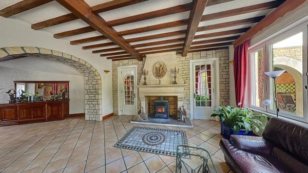 Quincieux (69650) Propriété 423m² hab terrain 5000m² piscine 7 chambres