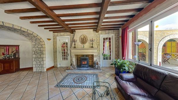 Quincieux (69650) Propriété 423m² hab terrain 5000m² piscine 7 chambres