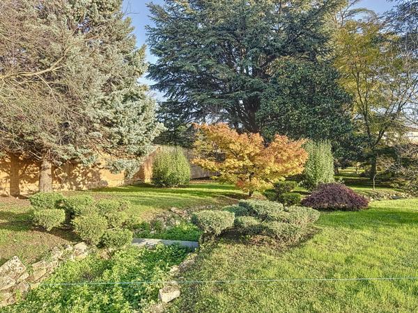 Quincieux (69650) Propriété 423m² hab terrain 5000m² piscine 7 chambres