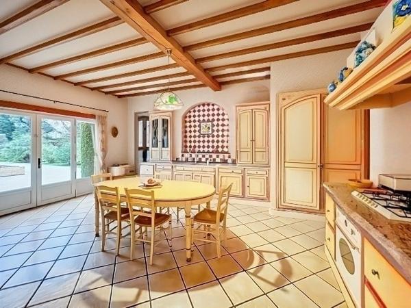 Quincieux (69650) Propriété 423m² hab terrain 5000m² piscine 7 chambres