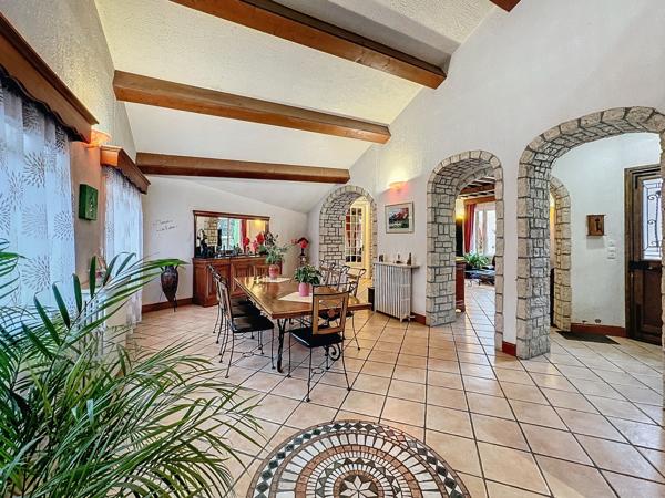 Quincieux (69650) Propriété 423m² hab terrain 5000m² piscine 7 chambres