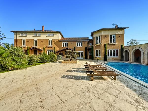 Quincieux (69650) Propriété 423m² hab terrain 5000m² piscine 7 chambres